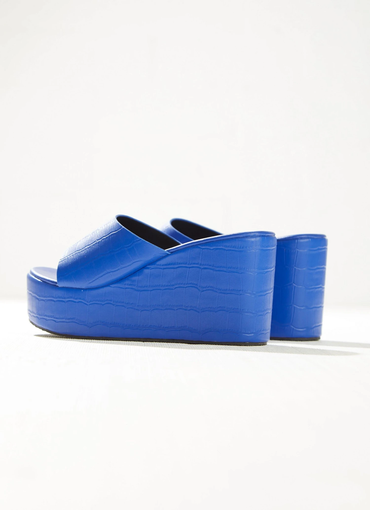 Cult Avenue New & Most Loved Villa Playa Mule Heel - Cobalt Croc 9 Cult Avenue New & Most Loved Villa Playa Mule Heel - Cobalt Croc