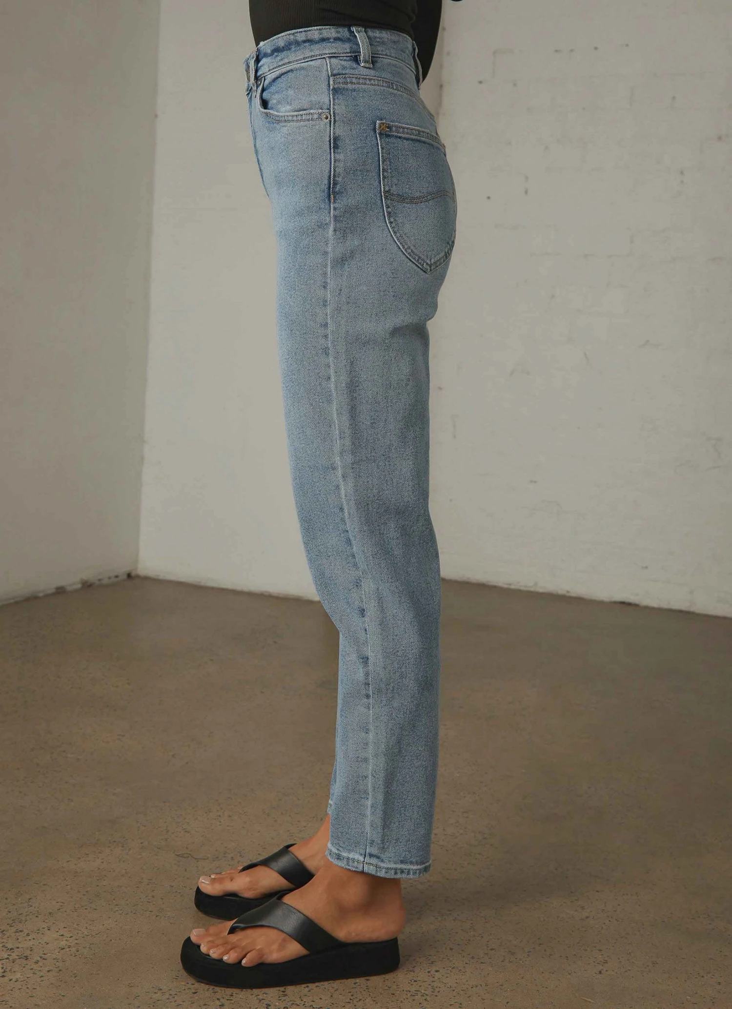 Lee Hourglass High Moms Jean - Bias Blue New & Most Loved 6 Lee Hourglass High Moms Jean - Bias Blue New & Most Loved