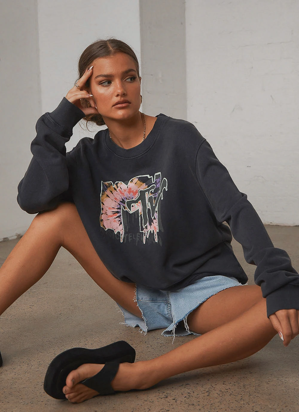 Rolla's MTV Sweat - Washed Black New & Most Loved 3 Rolla's MTV Sweat - Washed Black New & Most Loved