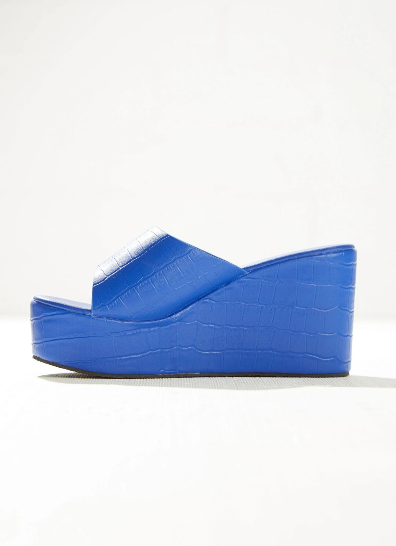 Cult Avenue New & Most Loved Villa Playa Mule Heel - Cobalt Croc 8 Cult Avenue New & Most Loved Villa Playa Mule Heel - Cobalt Croc