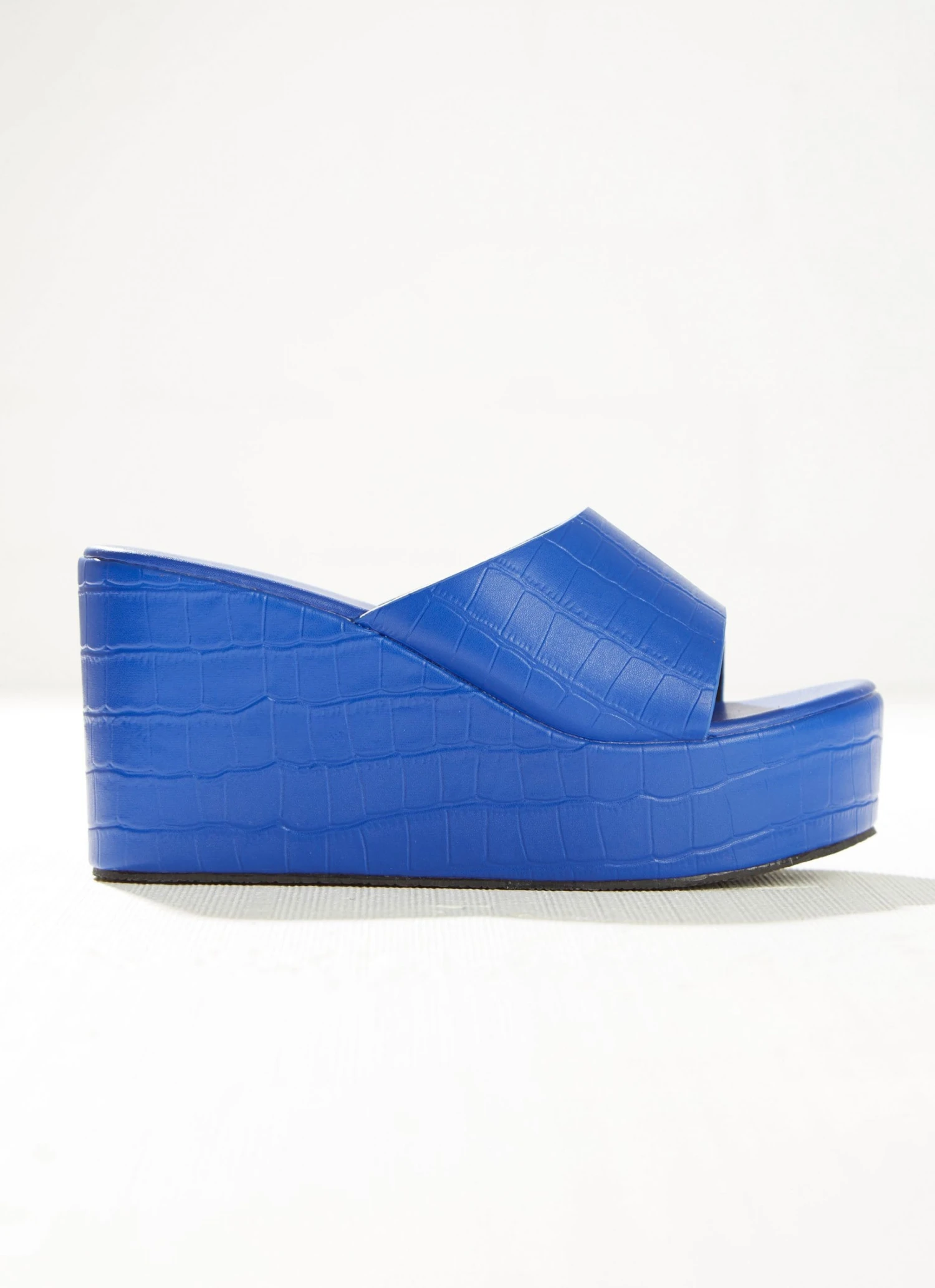 Cult Avenue New & Most Loved Villa Playa Mule Heel - Cobalt Croc 7 Cult Avenue New & Most Loved Villa Playa Mule Heel - Cobalt Croc