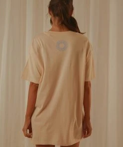 Levi's New & Most Loved Graphic SS Road Trip Tee - Peach Puree 16 Levi's New & Most Loved Graphic SS Road Trip Tee - Peach Puree