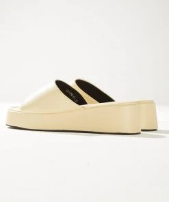 Cult Avenue Ambrose Mule - Butter New & Most Loved