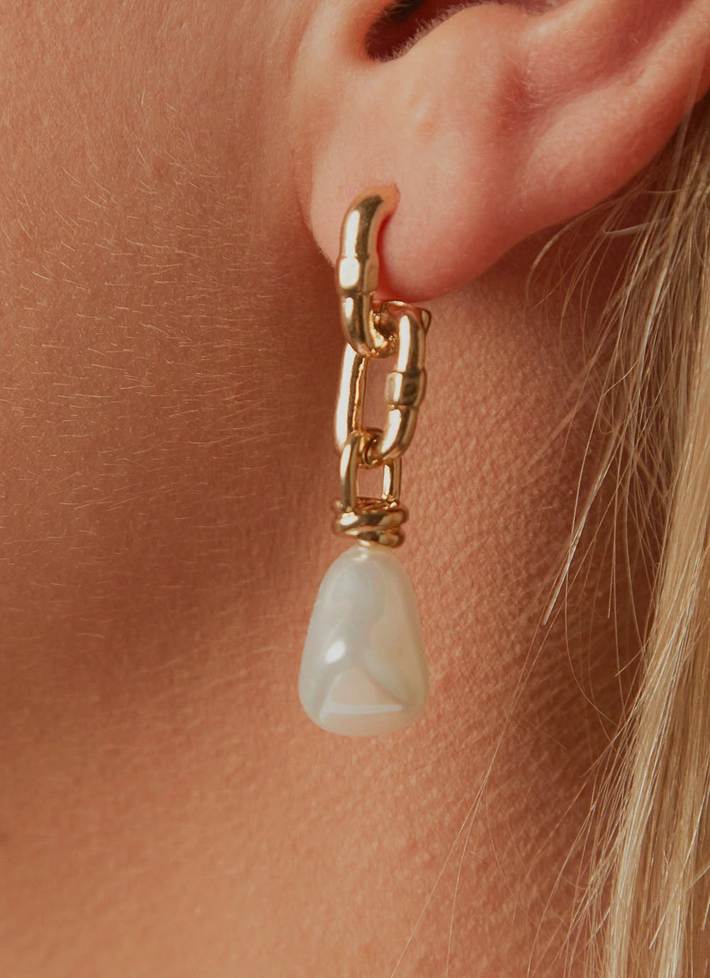 Peppermayo New Accessories RSVP Earrings - Gold/ Pearl 8 Peppermayo New Accessories RSVP Earrings - Gold/ Pearl