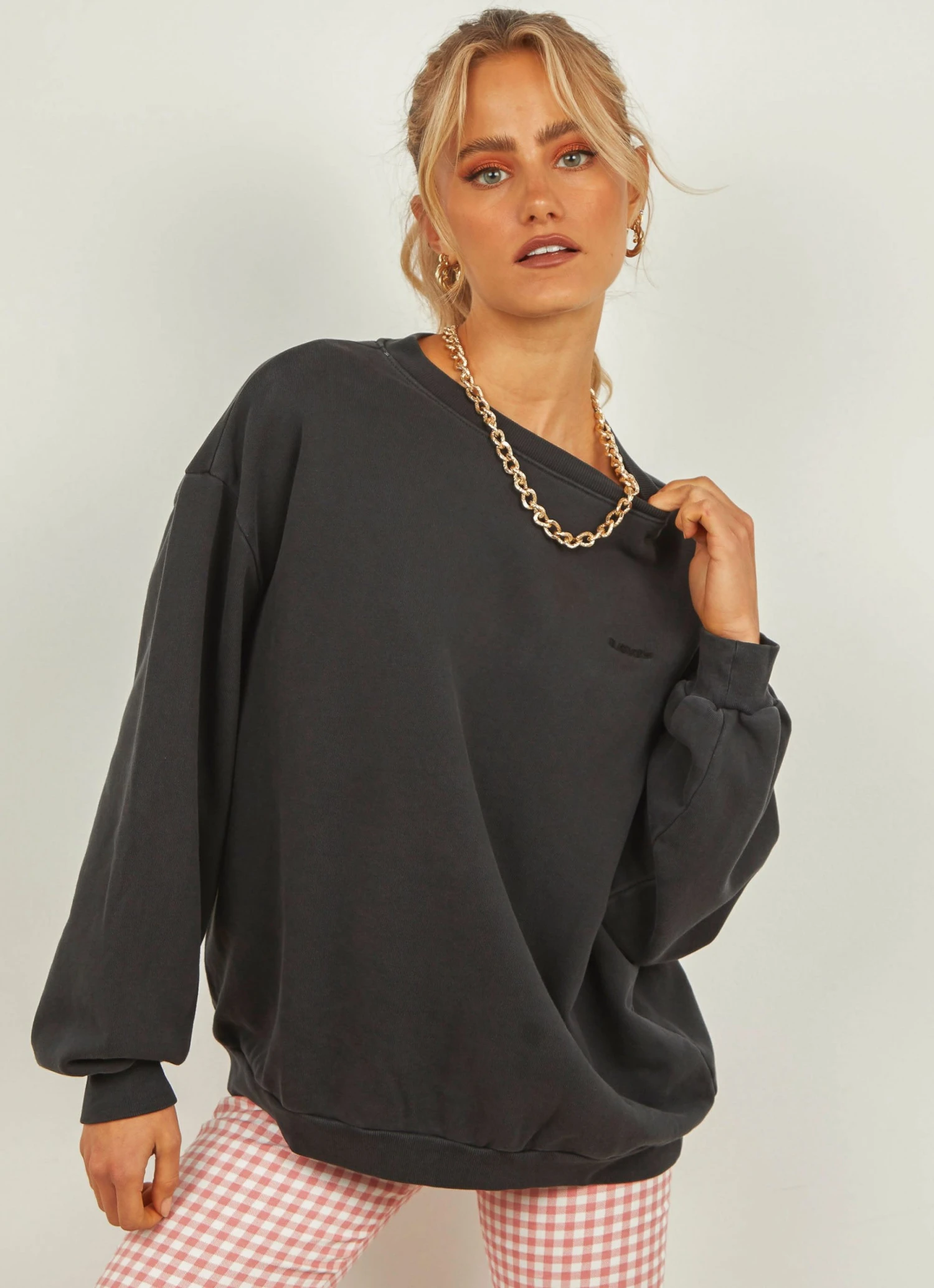 Levi's Melrose Slouchy Jumper - Caviar 3 Levi's Melrose Slouchy Jumper - Caviar