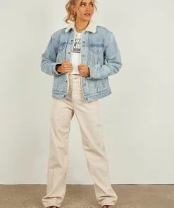 Levi's Ex BF Sherpa Trucker Jacket - Strangerways New & Most Loved 8 Levi's Ex BF Sherpa Trucker Jacket - Strangerways New & Most Loved