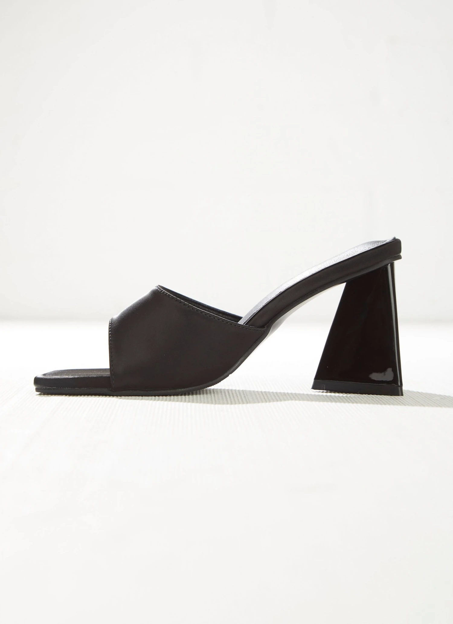 Cult Avenue New & Most Loved N.Y Nights Heel - Black 9 Cult Avenue New & Most Loved N.Y Nights Heel - Black