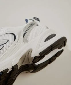 New Balance New & Most Loved 725 Sneaker - White 10 New Balance New & Most Loved 725 Sneaker - White