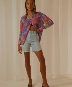 Wrangler New & Most Loved Tyler Wide Short - Castaway 4 Wrangler New & Most Loved Tyler Wide Short - Castaway