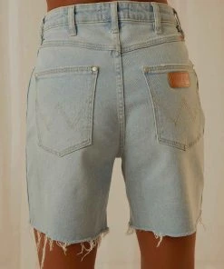 Wrangler New & Most Loved Tyler Wide Short - Castaway 7 Wrangler New & Most Loved Tyler Wide Short - Castaway