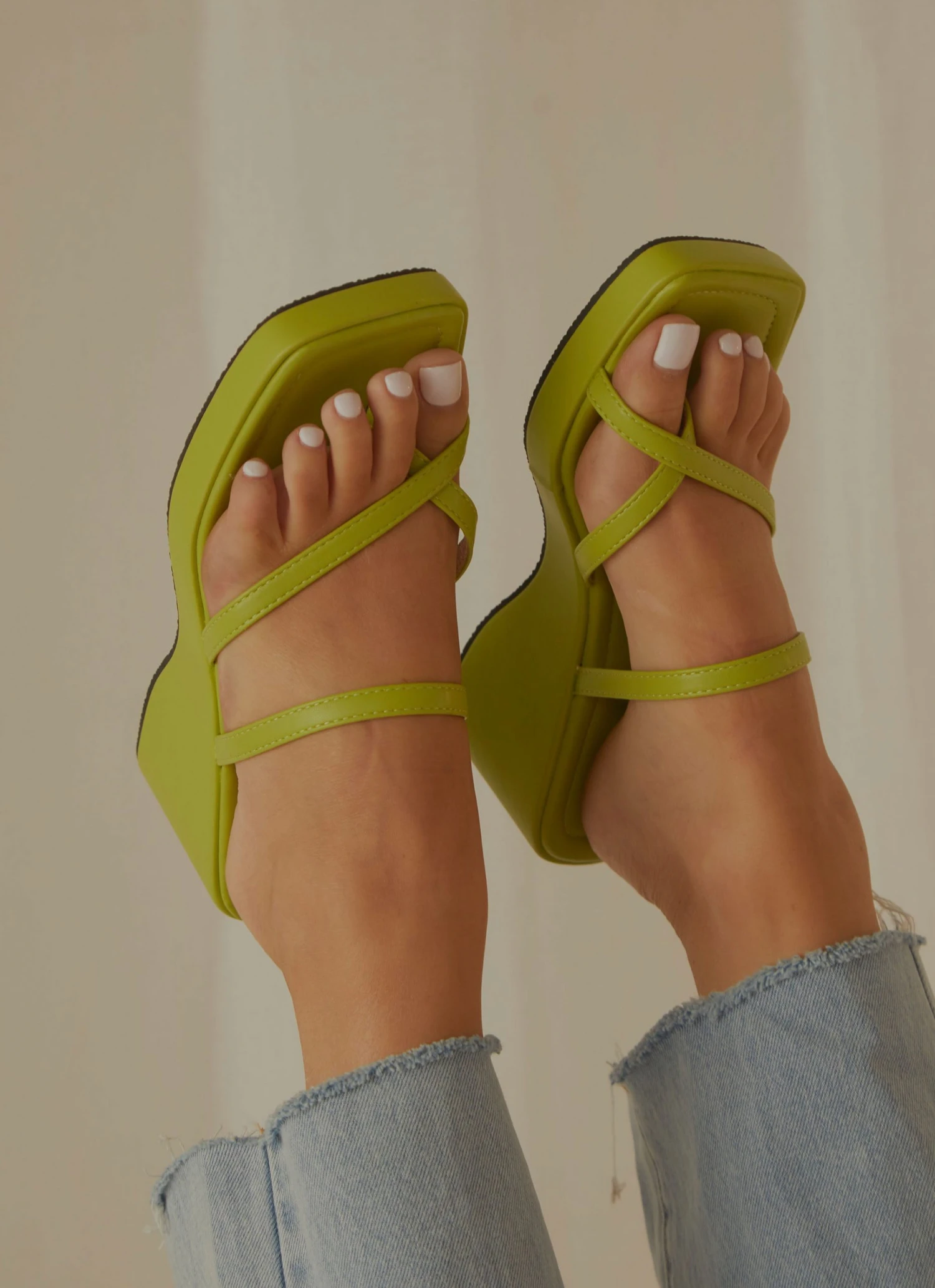 Cult Avenue Poolside Glamour Mule - Lime Green New & Most Loved 3 Cult Avenue Poolside Glamour Mule - Lime Green New & Most Loved