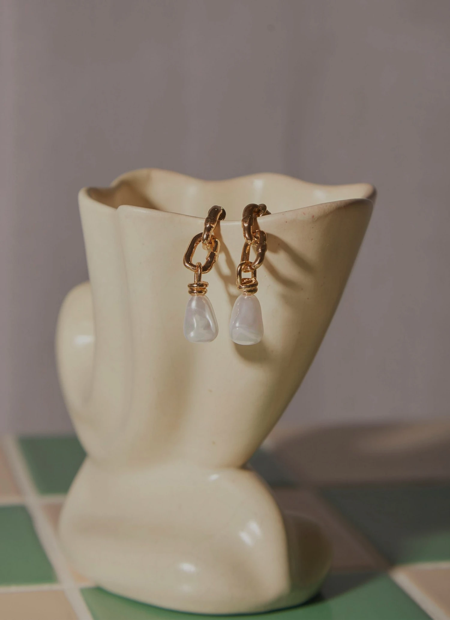 Peppermayo New Accessories RSVP Earrings - Gold/ Pearl 4 Peppermayo New Accessories RSVP Earrings - Gold/ Pearl