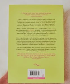 United Books The Space Between - Zara Mcdonald And Michelle Andrews