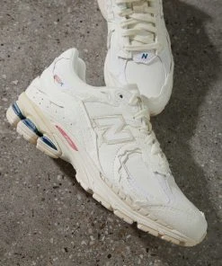 New Balance 2002R Sneaker - White