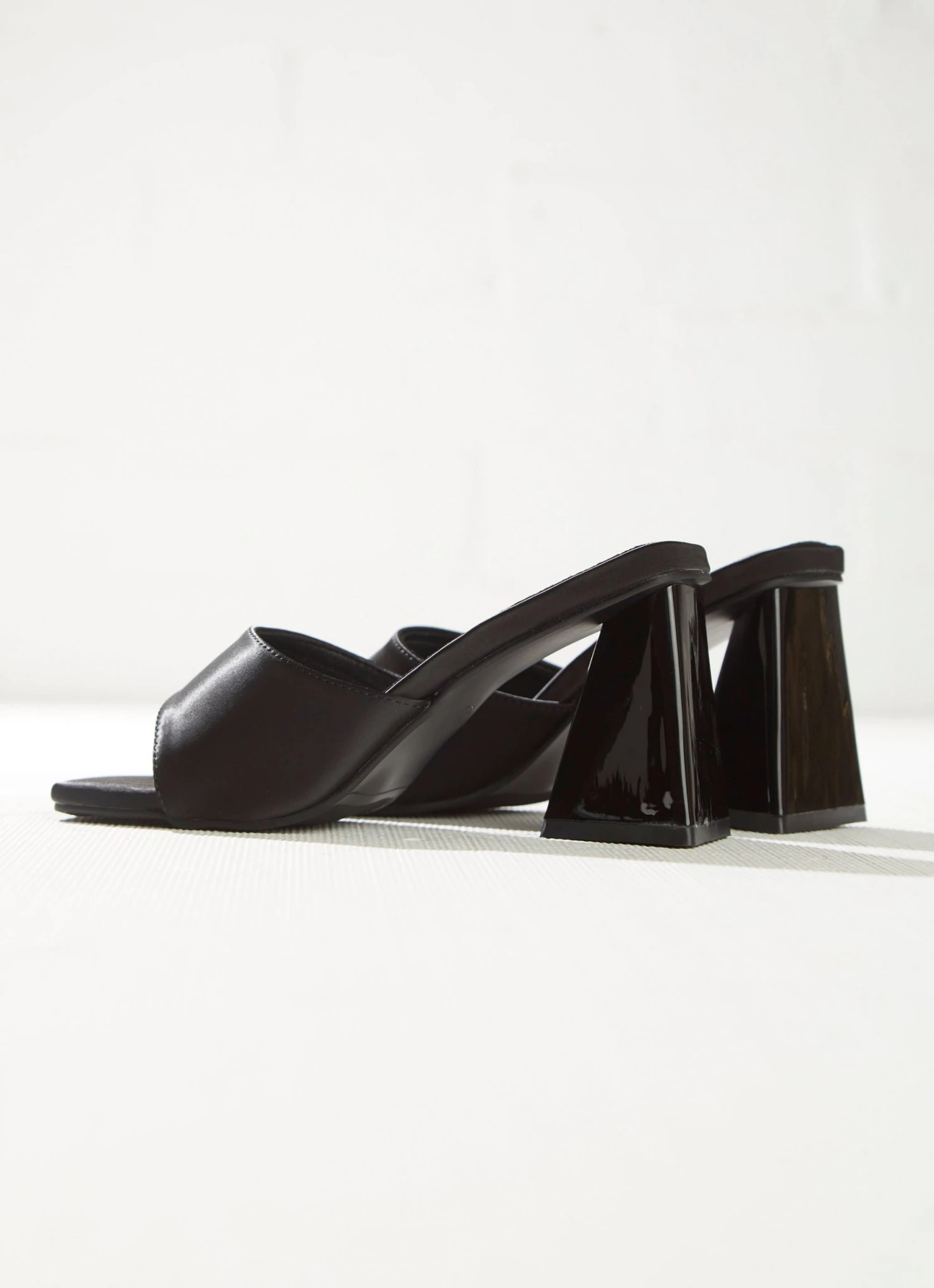 Cult Avenue New & Most Loved N.Y Nights Heel - Black 10 Cult Avenue New & Most Loved N.Y Nights Heel - Black