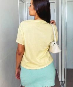 Levi's New Tops Graphic Parker Tee Cali Box Tab CHest Hit - Pale Banana