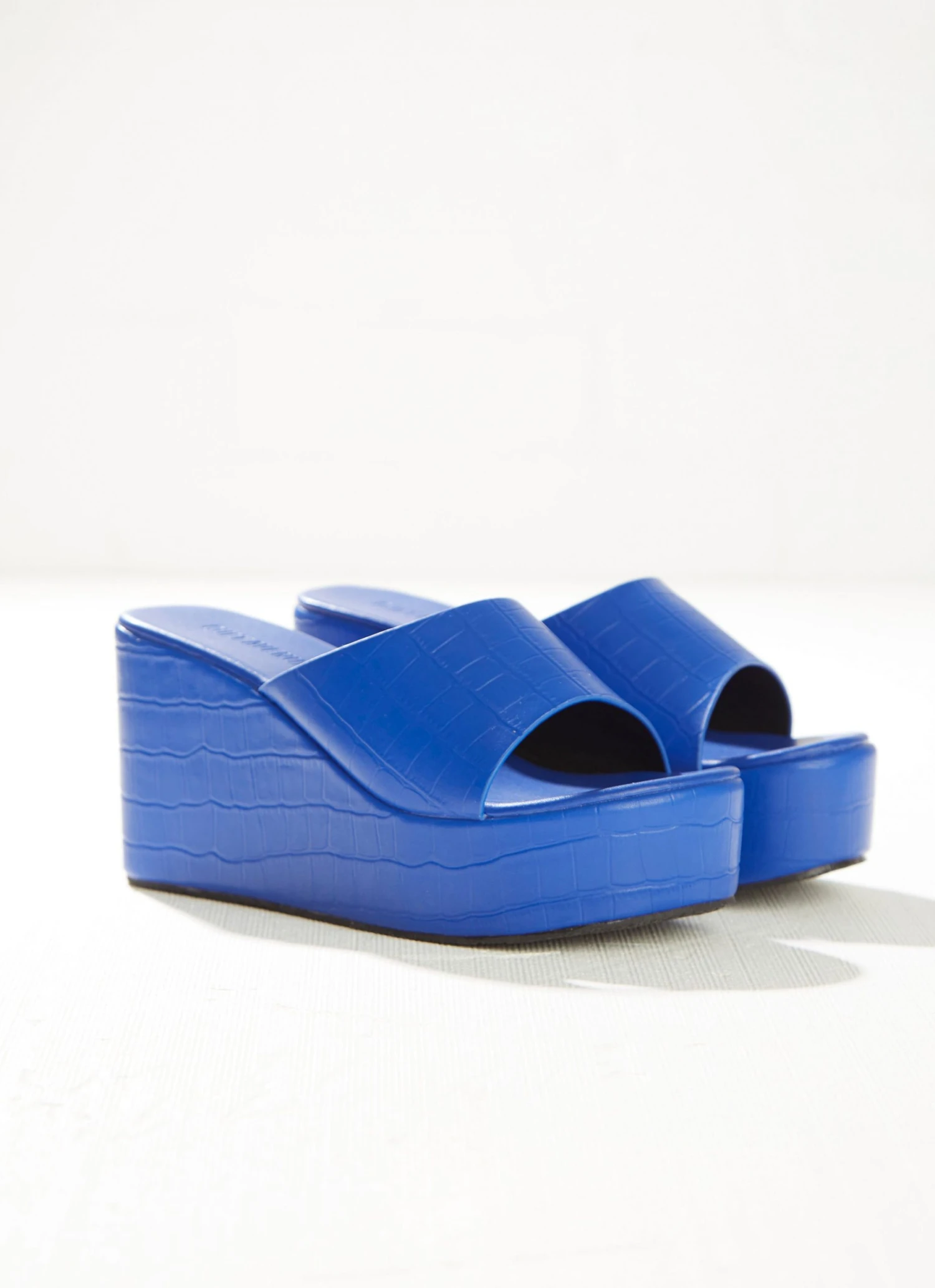 Cult Avenue New & Most Loved Villa Playa Mule Heel - Cobalt Croc 6 Cult Avenue New & Most Loved Villa Playa Mule Heel - Cobalt Croc