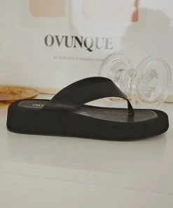 Cult Avenue Style Muse Sandal - Black